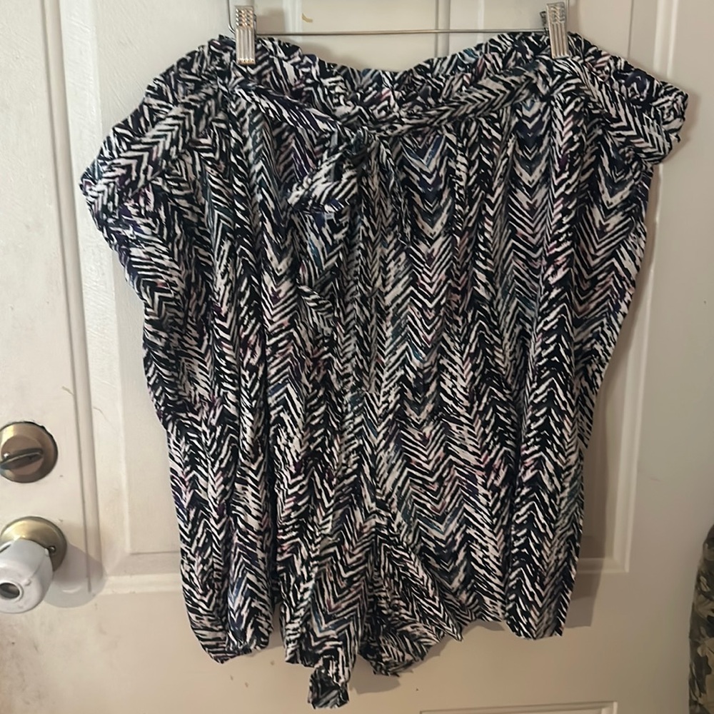 TORRID CHEVRON SHORTS: BLACK/WHITE: NWT: SZ 6 (30)